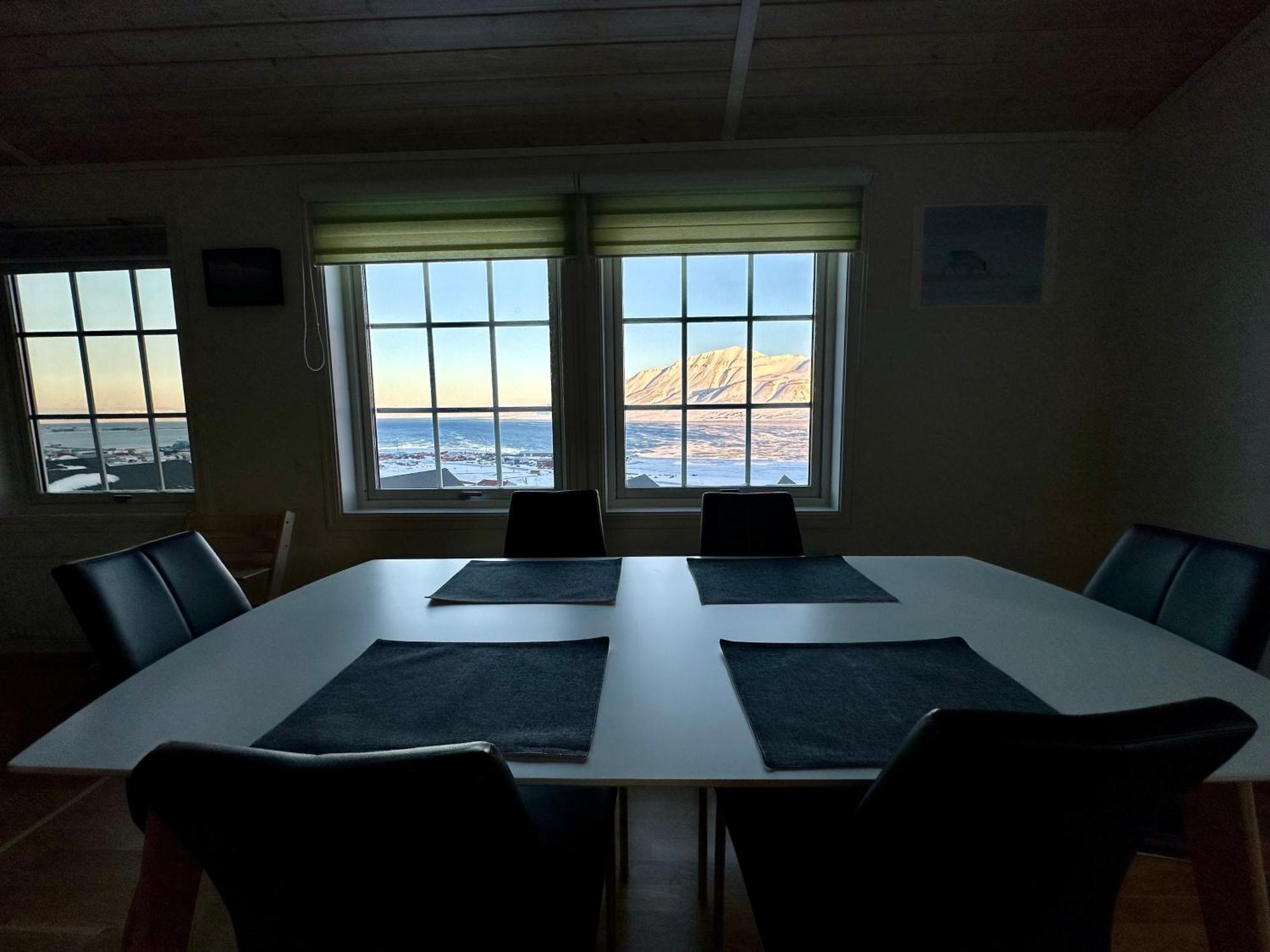Haugen Pensjonat Svalbard Longyearbyen Room photo