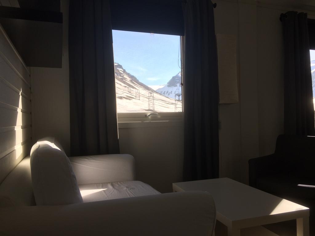 Haugen Pensjonat Svalbard Longyearbyen Exterior photo